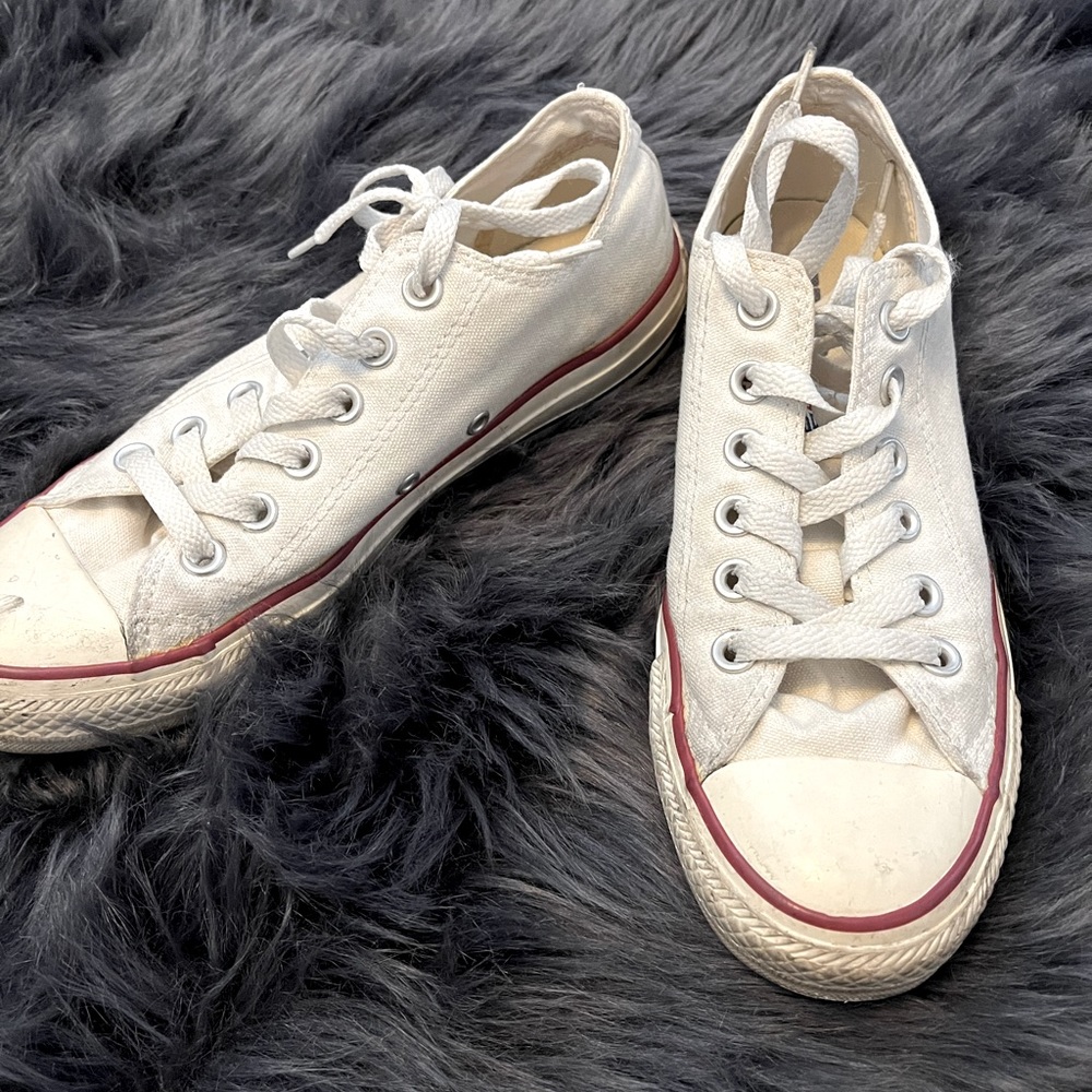 Low top white converse